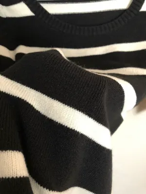 Sweater Top Size M thumbnail 4