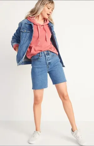 Old Navy Women's Size 8 Sky-Hi Denim Short Medium Wash Jasmine 7" Clean thumbnail 1