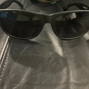 Privel Stylish Black Sunglasses thumbnail 9