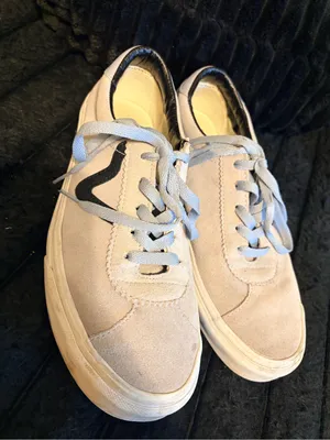 Vans Suede Low-Top Sneakers in Light Beige with Black Accent thumbnail 2