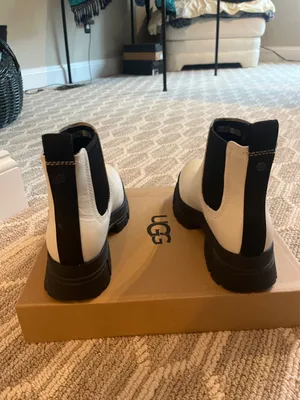 UGG Women’s Boots thumbnail 3
