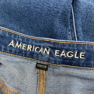 American Eagle Mom Jeans‎ Womens 10 Long Medium Wash High Waisted Stretch Denim thumbnail 6