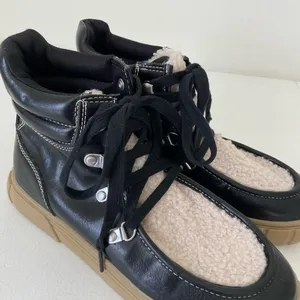 Universal Threads NWOT women’s black cream Kimber Sherpa tongue boots size 6.5‎ thumbnail 8