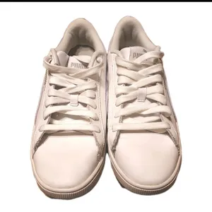 PUMA Vikky V2 Low Top White Sneakers Women's Sz 6.5 Leather lace Up Basketball thumbnail 5