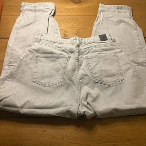 Zara jeans mom high rise oversized acid wash light wash 6 thumbnail 6