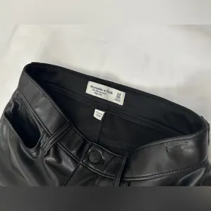 Abercrombie & Fitch Vegan Leather 90s Straight Pant Curve Love - Black - 24/00 thumbnail 7