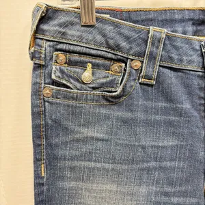 True Religion Becky Vintage Y2K Flare Jeans Size 32 Distressed Low Rise thumbnail 4