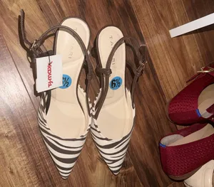 Tahari Heels thumbnail 1