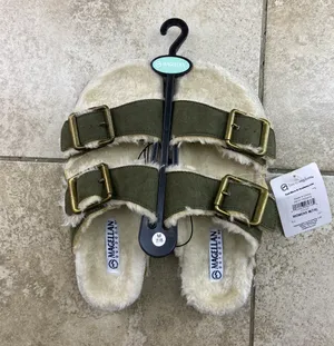 Magellan Slippers thumbnail 1