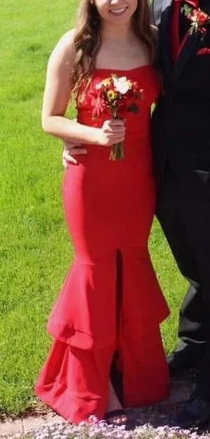 Red prom dress Size M thumbnail 1