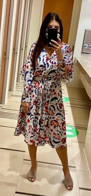 Sachin & Babi Floral Midi Dress Size 6 V-Neck Batwing Sleeve Boho Resale thumbnail 1