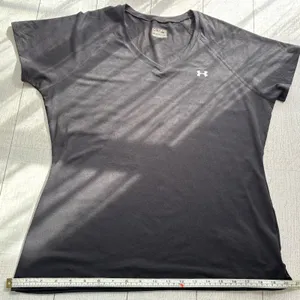 Under Armour Tech HeatGear Black V-Neck T-Shirt Large NWT thumbnail 6