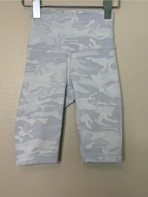 Lululemon women teens camp biker shorts size 0 athletic workout summer beach thumbnail 2