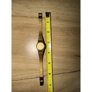 Vintage Seiko Womens Watch 20mm Dial Gold Tone 8Y21-0020‎ Needs New Battery thumbnail 6