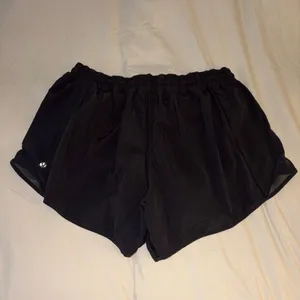 Lululemon Hotty Hot 4" shorts thumbnail 3