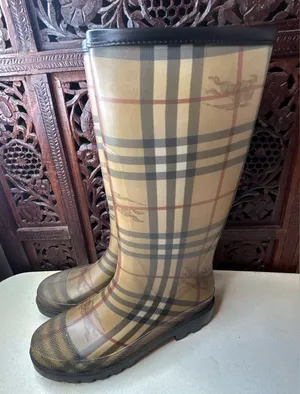 Burberry Women's Calf Rubber Rain Boots Size 5. Authentic. thumbnail 1