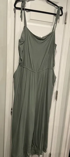 NWT Gap Size XXL Sage Green Adjustable Strap CroppedWide Leg Flowy Romper thumbnail 1
