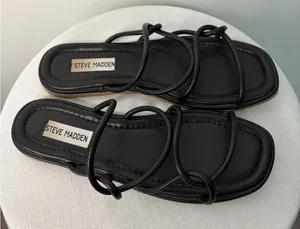 Steve Madden Black Strappy Flat Sandals women’s Size 8.5(B114)✨ thumbnail 1