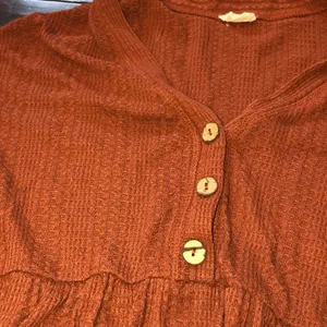 PEACH LOVE CALIFORNIA rust color waffle knit size large top thumbnail 3