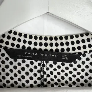 Zara Woman Size L Blouse Black Polka Dot Tie Neck Long Sleeve Flowy Long‎ Sleeve thumbnail 3