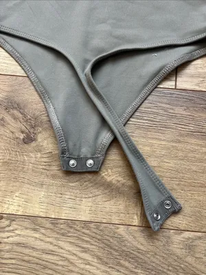Aritzia BABATON 🩶 Contour Short Sleeve Body Suit size Small thumbnail 4