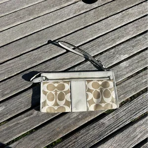 COACH Light Khaki & Chalk White‎ Signature Slim ZIPPY Wristlet Wallet thumbnail 3