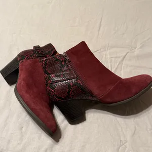 Vionic Burgundy Suede Snake Skin Block‎ Heel Bootie B37 thumbnail 3