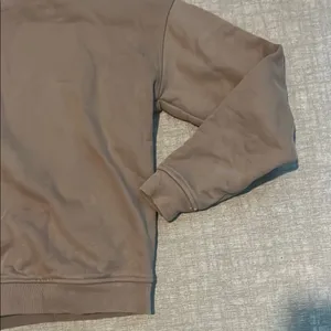 Brown Crew Neck Sweater with Soft Cotton Blend Size M thumbnail 2