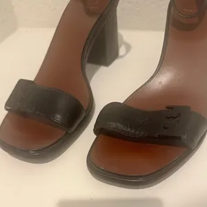 Tory Burch Gabrielle Ankle Strap Block Heel Sandal Black Leather Size 7.5 thumbnail 13