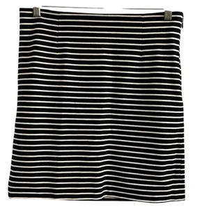 Banana Republic Women's Black‎ & White Striped Pencil Skirt Size 6 thumbnail 3