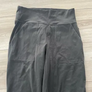 Lululemon Align Dark Gray Elastic Cuffed Nulu Joggers Size 4‎ thumbnail 3