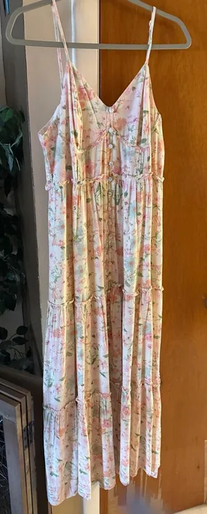 Beautiful Maxi Summer Dress in Pink and Cream! thumbnail 1