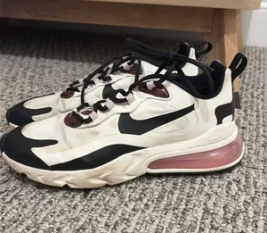 Nike Air Max 270 React thumbnail 1