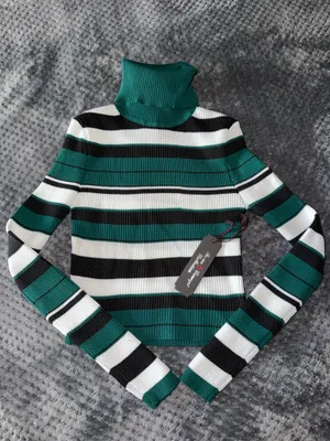 Turtle neck sweater thumbnail 1