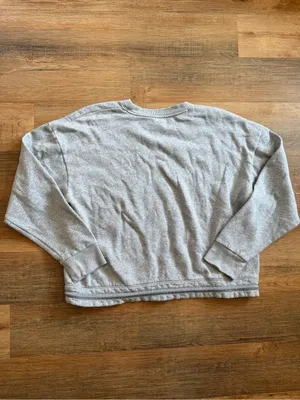 Under Armour Cropped Light Gray Crewneck Sweatshirt with Textured Chest Pocket thumbnail 5