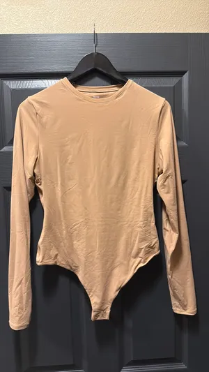 SKIMS Bodysuit Fits Everybody Long Sleeve thumbnail 1