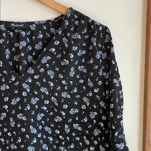 Madewell Silk Cinch-Sleeve Top in Baby's Breath True Black thumbnail 4