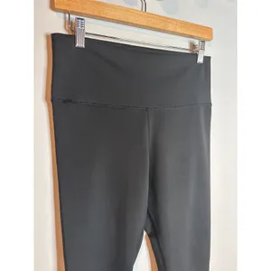 Nike Dri-Fit black cropped leggings thumbnail 3