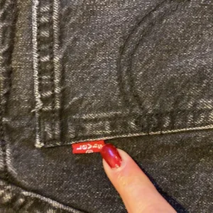 Levi’s 501 Button Fly Cut Off Jean Shorts Women’s Size Waist 25 Black thumbnail 5
