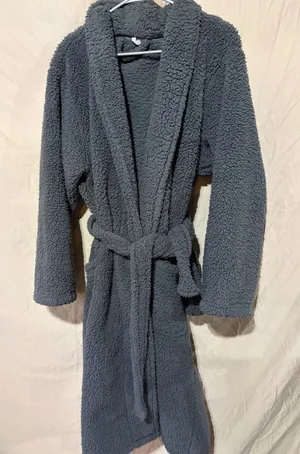 Pottery barn robe thumbnail 1