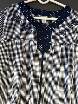 Croft & Barrow 2X Gingham Zip House Dress Robe Navy White Grannycore Comfy thumbnail 2