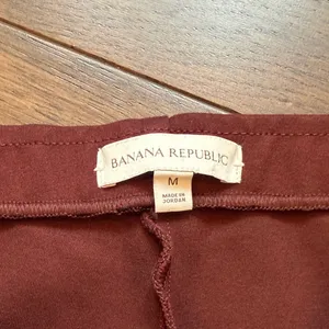 Banana Republic Pull On Burgundy Pants Size Medium C4-114 thumbnail 2