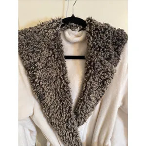 Pottery Barn Faux Fur Ombre Trim Unisex Robe Gray White Small 19" X 44" thumbnail 2