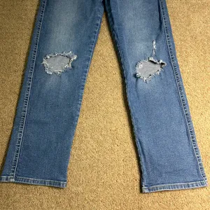 Signature by Levi Strauss Heritage High Rise Straight Distressed Jeans 6/W28 thumbnail 2
