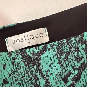 vestique One-Shoulder Teal Snake-Print Midi Dress thumbnail 4