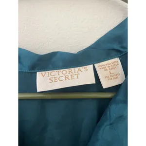 Vintage Victoria's Secret Gold Label Satin Pajama Shirt Dress Green Monogramed thumbnail 6