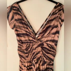 Felicite satin smocked tiger print dress size small. Vneck front and back. NWT thumbnail 5