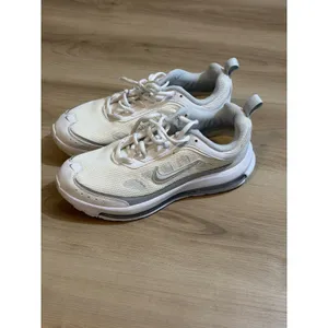 Nike Air Max AP Sneakers Womens 8 White Silver CU4870-102 Running Shoes Gym thumbnail 2