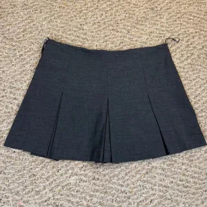Zara Gray Pleated Mini Skort Womens Size Small Charcoal Academic Preppy Skirt thumbnail 2