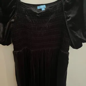Draper James Black Velvet‎ Smocked Dress Size M thumbnail 6